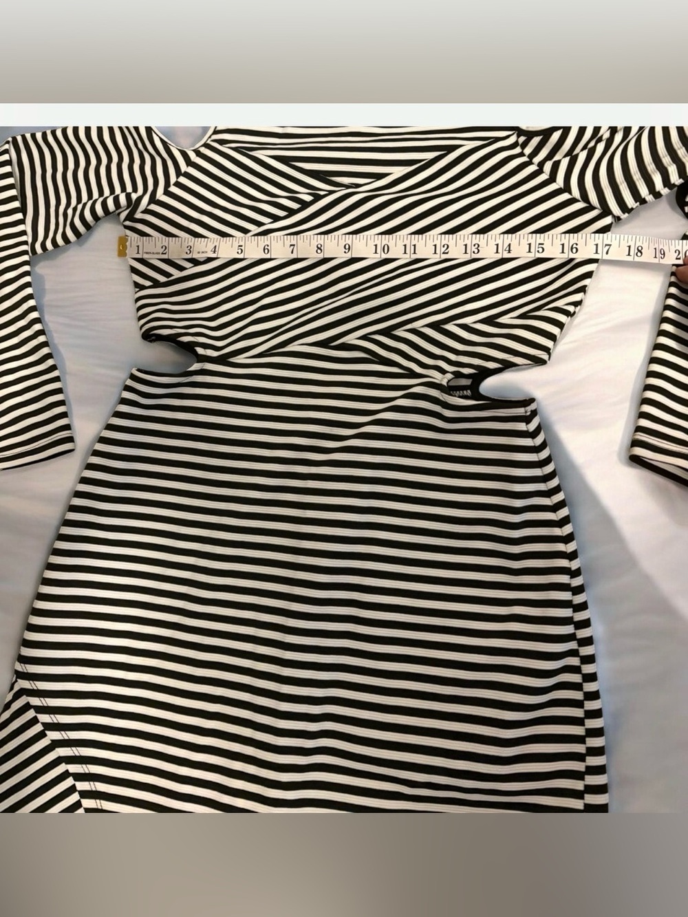 Black and White Striped Cold-Shoulder Bodycon Dress - Picture 5 of 7